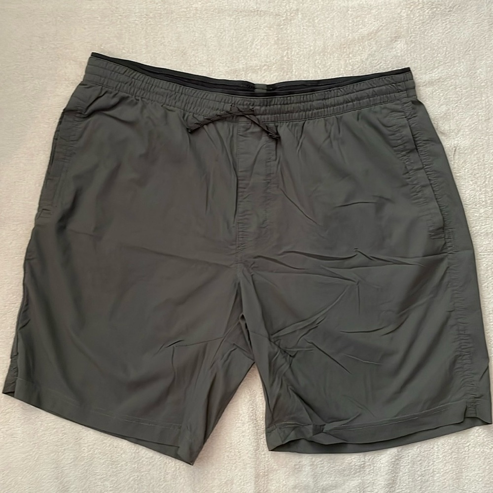Grey Kuhl Shorts Men’s Size Large